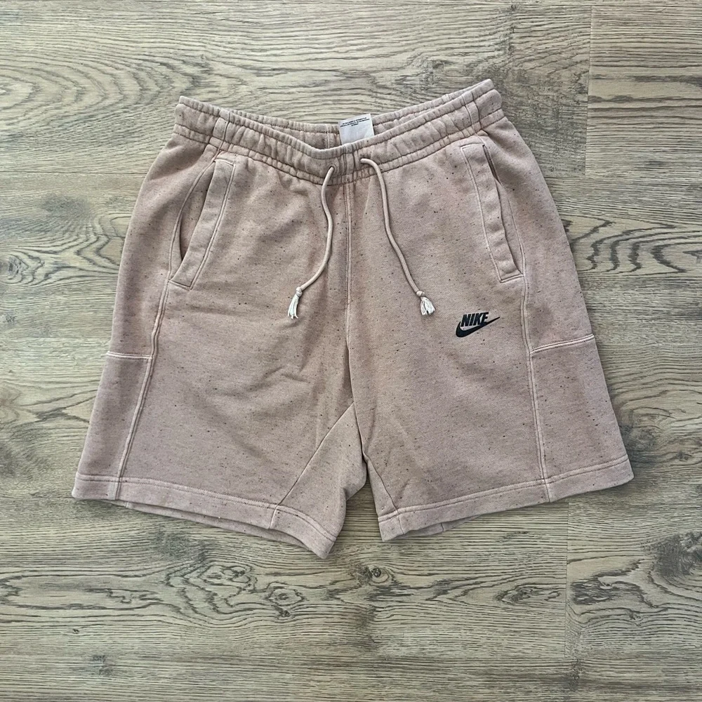 NIKE club fleece shorts speckled tan size S